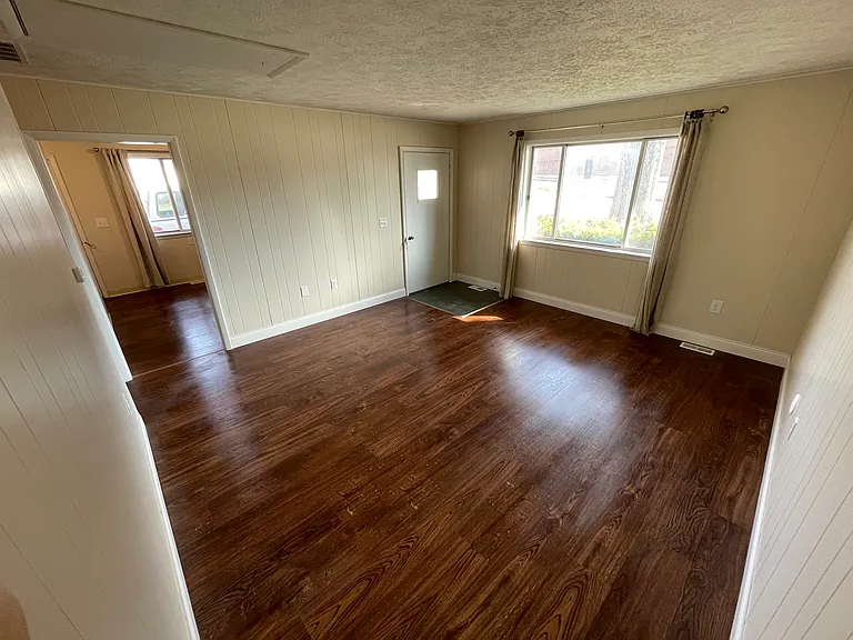 613 & 615 E Brenda Ln #615 — Photo 3