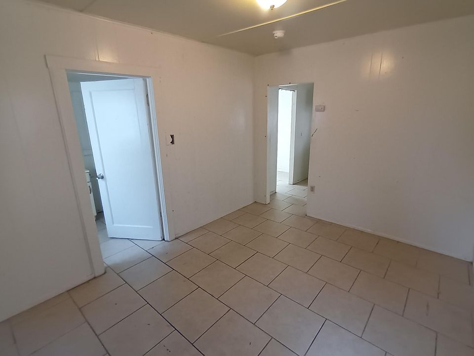 2nd image of 123 N Inez St APT 5