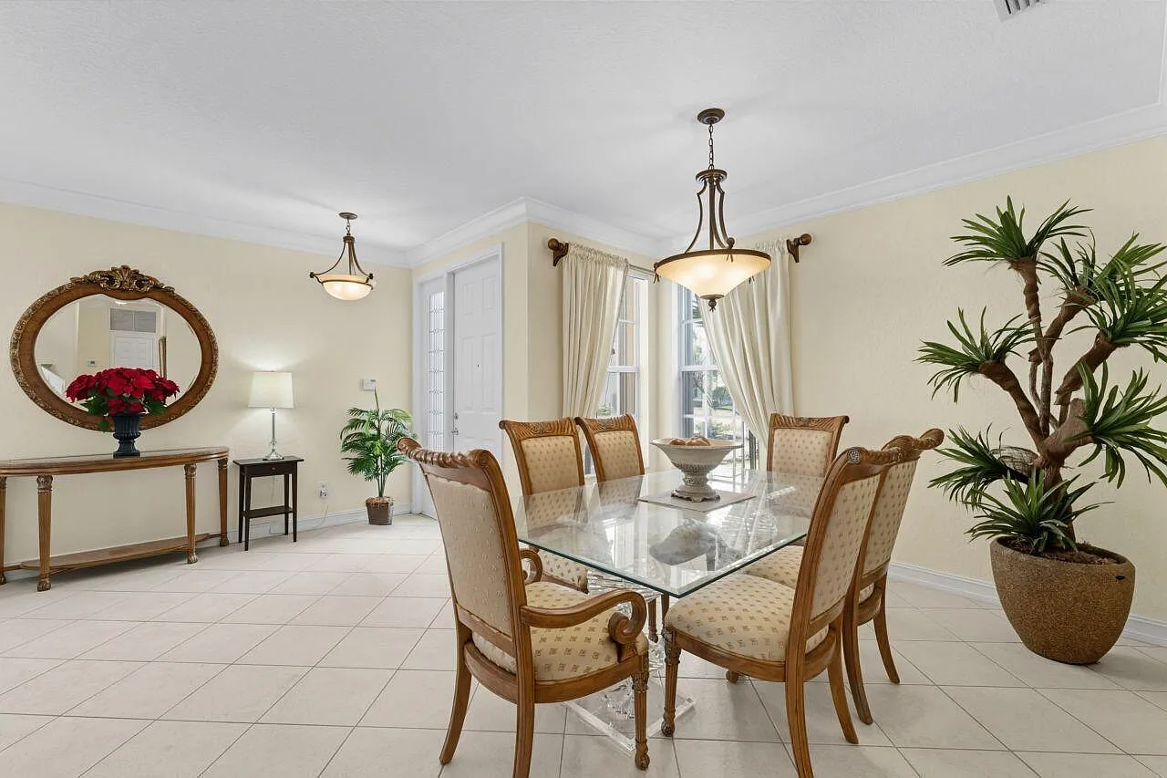 5 bed, 3.0 bath, 2941 sqft, $5,000 — Photo 4