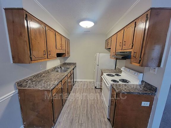 4th image of 112 Chalet North Ct