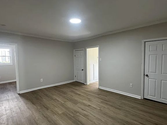 3rd image of 921 Franklin St