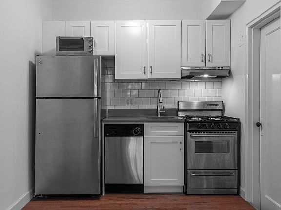 4th image of 26 Greenwich Ave APT 3R