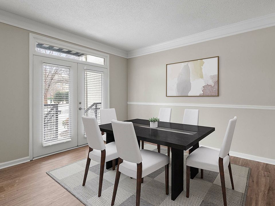 Farrington Midtown - Dining Room