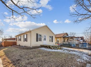 2347 Maple St, Des Moines, IA 50317
