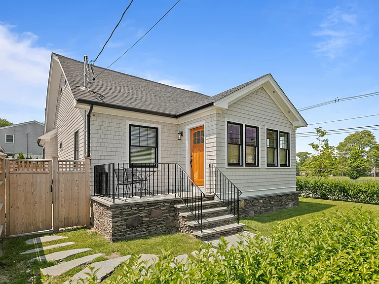 109 Carroll Ave — Photo 49