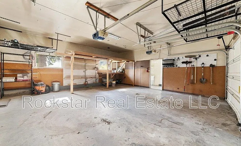 1110 E 28th Ave — Photo 8