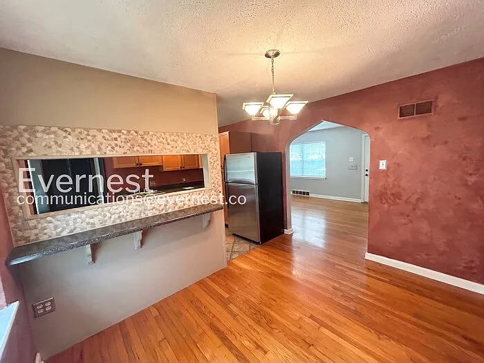 5436 Bancroft Ave — Photo 6