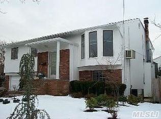 2542 Malibu Rd, Bellmore, NY 11710