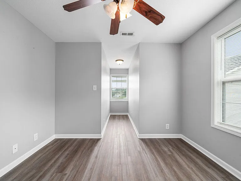 105 Fallow Ln — Photo 15