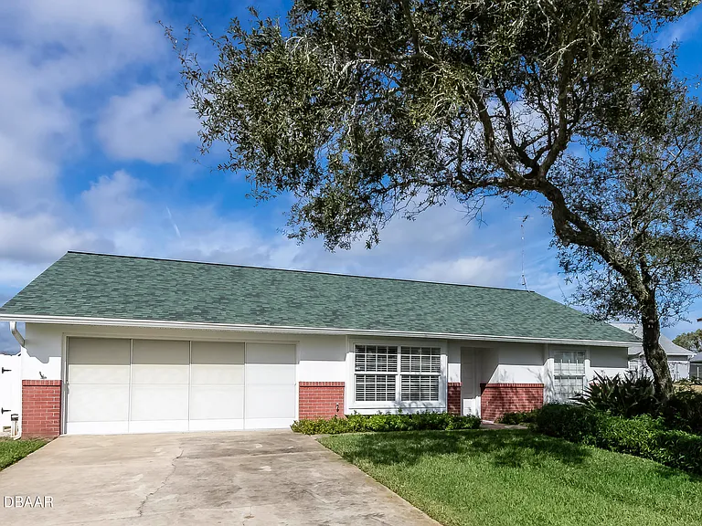 145 Riverwalk Ct — Photo 1