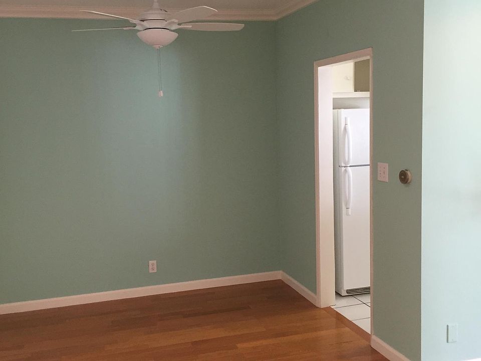 Crown molding in the Dining Room