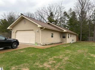 9826 Deer Track Ct, Interlochen, MI 49643