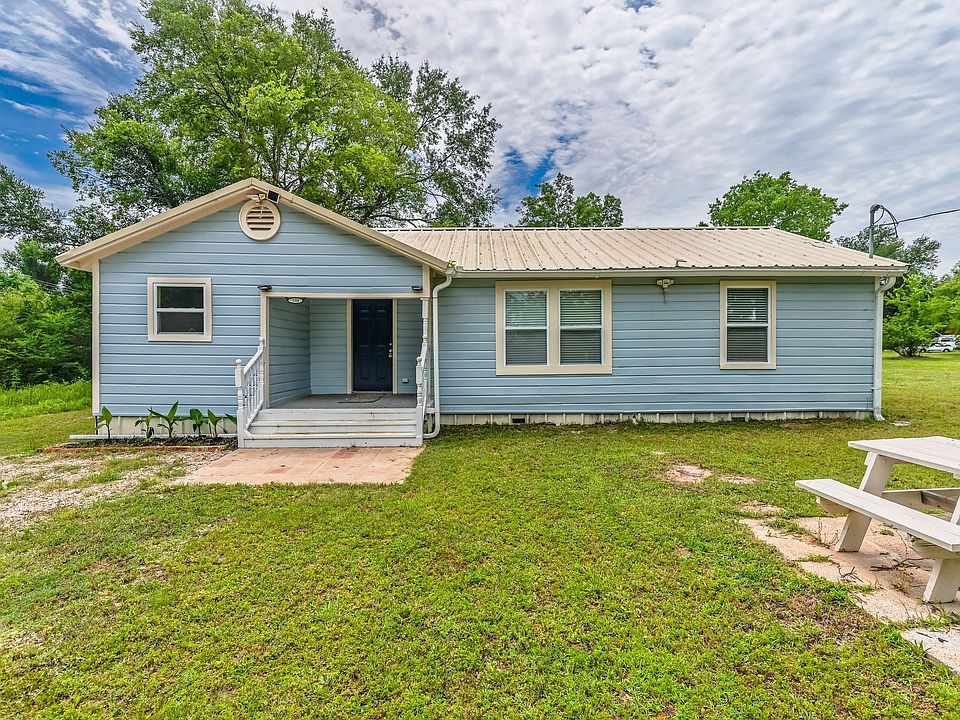 1st image of 208 Lee Ivie Ln