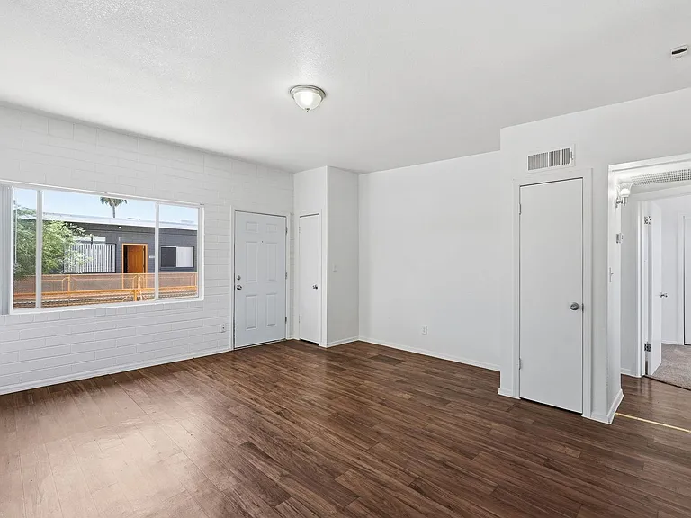 Alvernon811-835 — Photo 6
