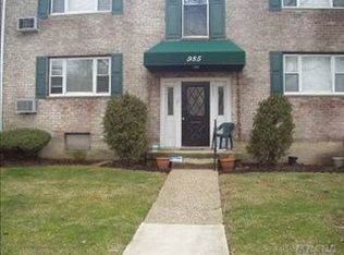 985 Fenwood Dr APT 1, Valley Stream, NY 11580