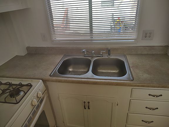 2nd image of 501 S Mistletoe Ave Space 4