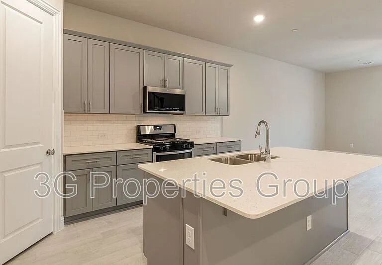 913 Ponds Edge Ln — Photo 12