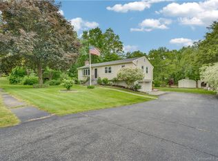 8 Ivy Ln, Shelton, CT 06484