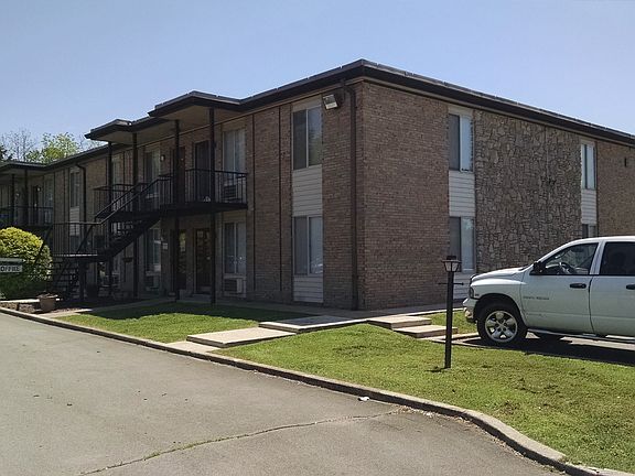 2nd image of 2850 Middle Tennessee Blvd APT E4