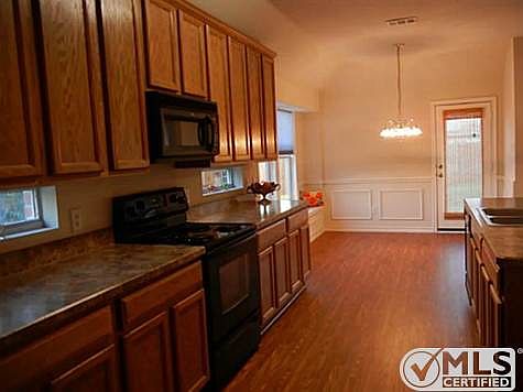 3rd image of 5801 Greenmeadow Dr