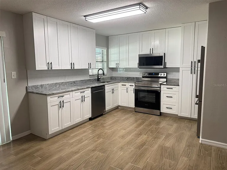 1008 N Bracewell Dr — Photo 2