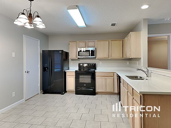 5th image of 2732 Cresthaven Dr