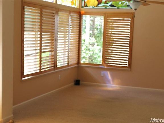4th image of 405 Solmar Ct