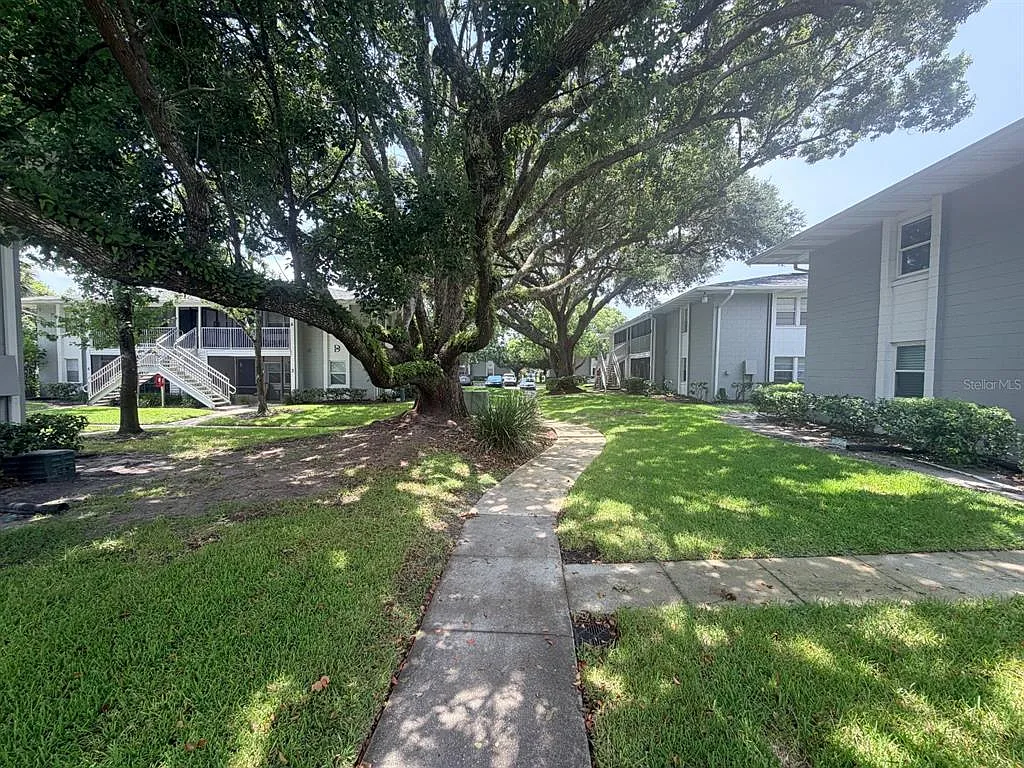 1 bed, 1.0 bath, 726 sqft, $1,275 — Photo 2