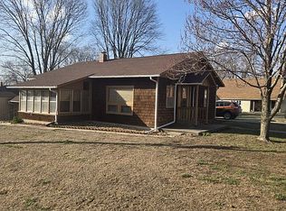 210 S 3rd St, Gower, MO 64454