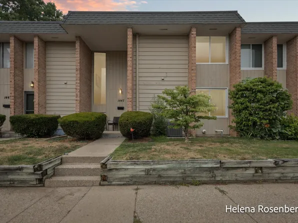 1447 N Saxony Dr SE, Grand Rapids, MI 49508