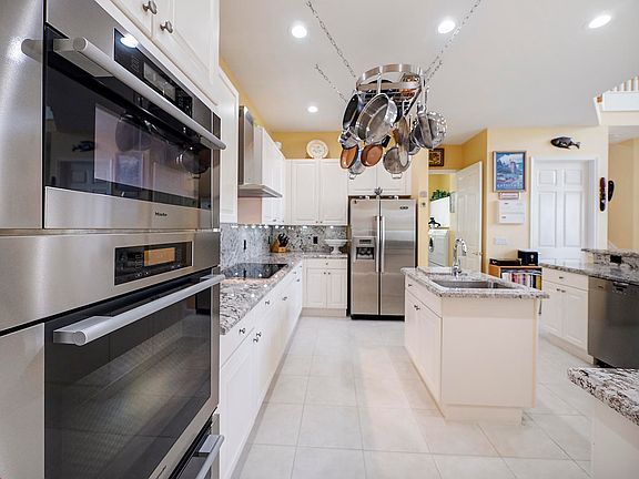 5th image of 11503 Paradise Cove Ln