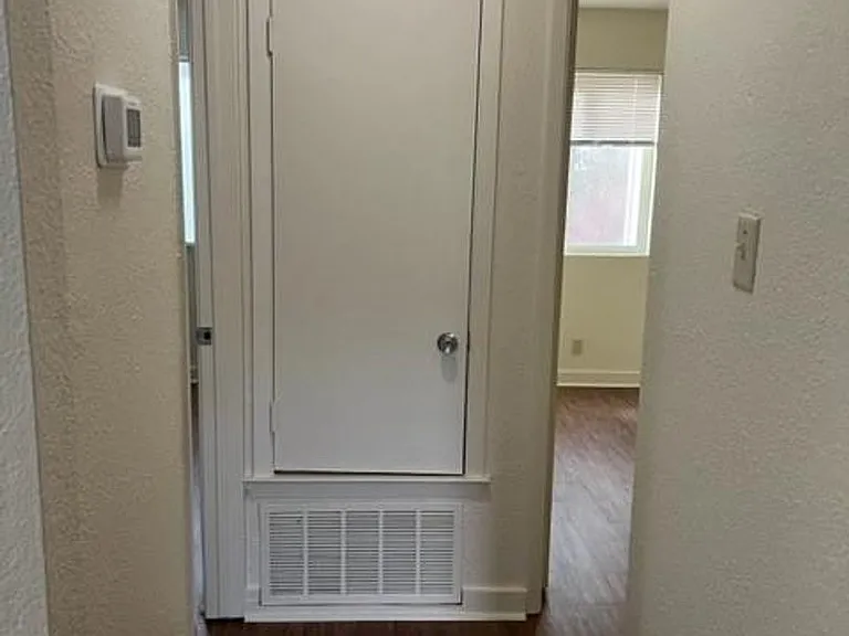 304 Algerita Dr — Photo 7