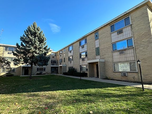 2nd image of 7019 N Ridge Blvd APT 3D