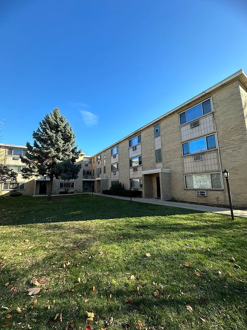 Building Photo - 7019 N Ridge Blvd #3D