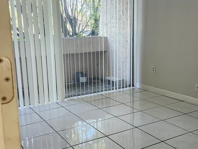 488 NE 18th Ave #208 — Photo 4