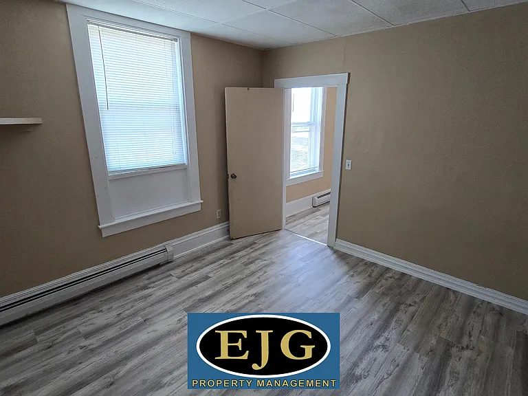 50 Main St #8 — Photo 9