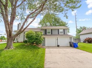 940 N Hunter Dr, Olathe, KS 66061