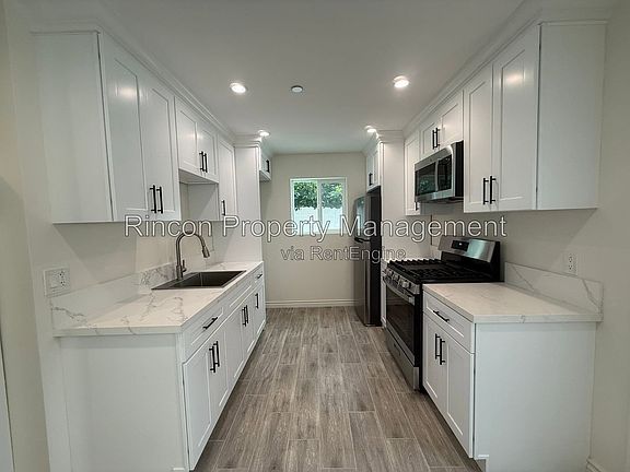 4th image of 921 Aurora Dr #B
