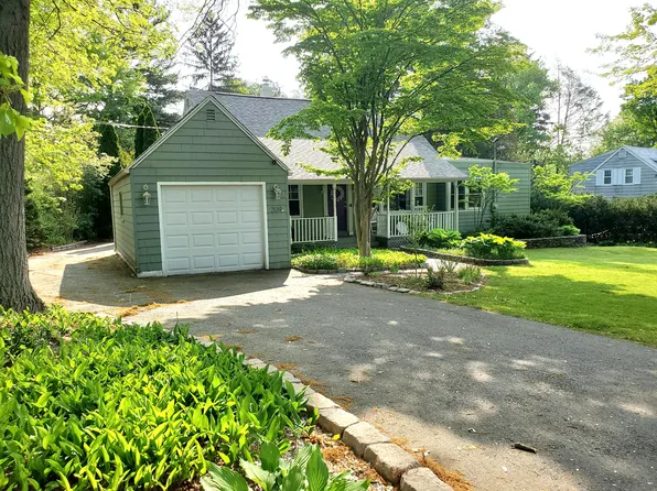 209 Vineyard Rd, Hamden, CT 06517