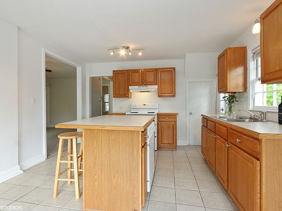 3rd image of 8113 Grand Ave