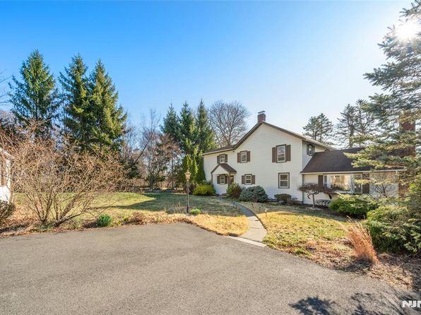 87 E Crescent Ave, Allendale, NJ 07401