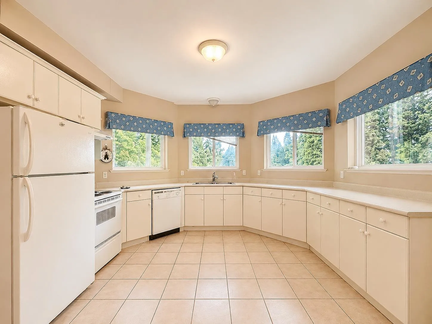 3 bed, 1000 sqft, $2,000 — Photo 2