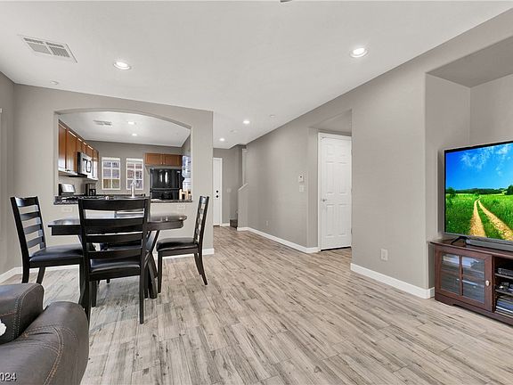 3rd image of 7721 Hand Woven Ct