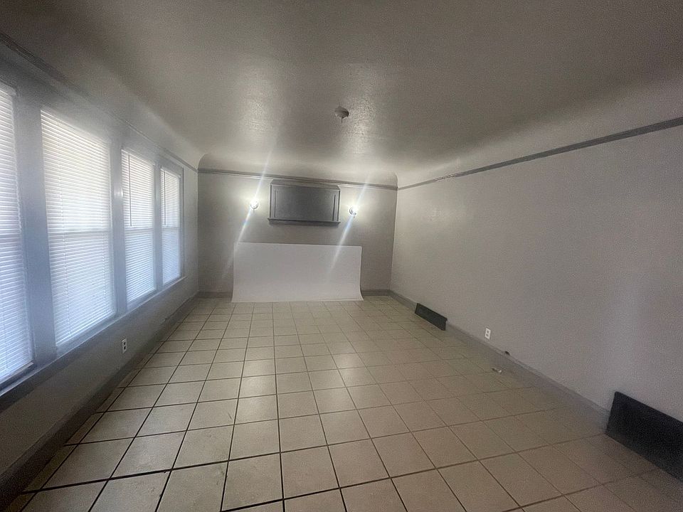 2nd image of 3853 N 27th St #87294C747