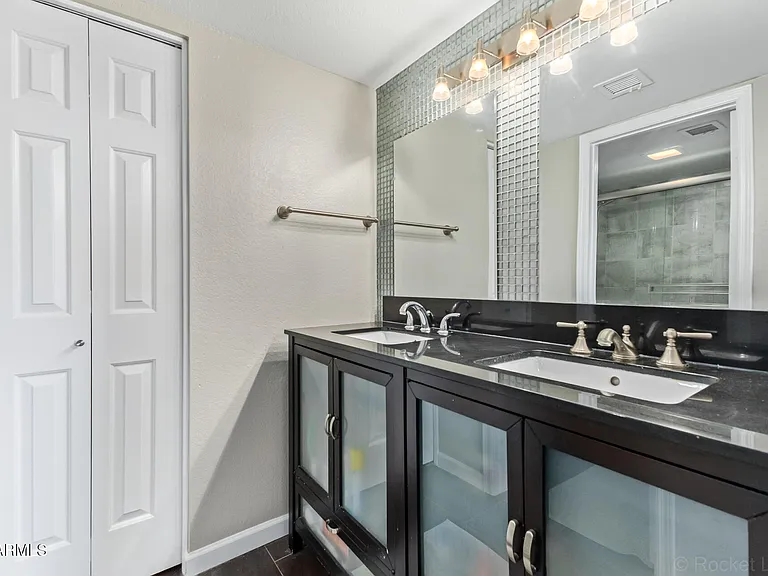 10301 N 70th St #210 — Photo 18