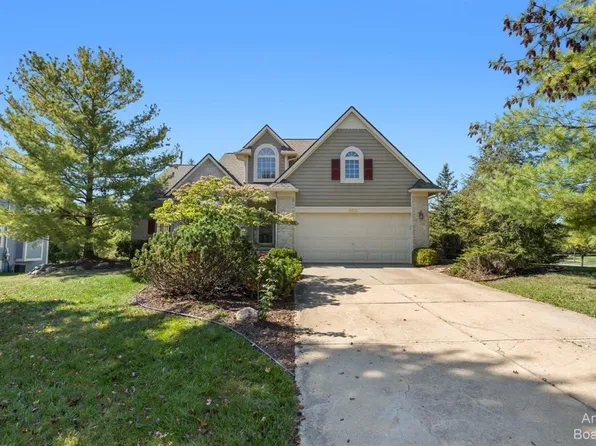 3872 Steamboat Ct, Ann Arbor, MI 48108