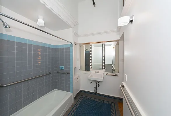 Rented by Tabak Real Estate | media 17