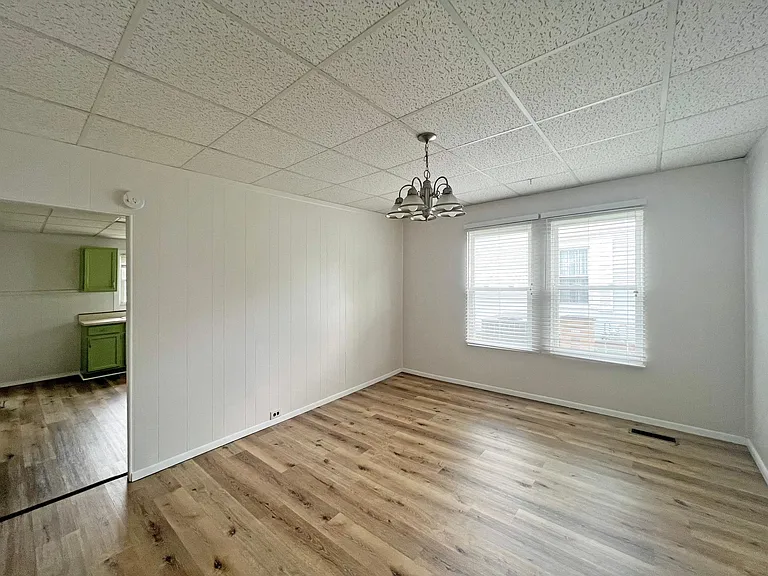 424 E Springdale Ave — Photo 12