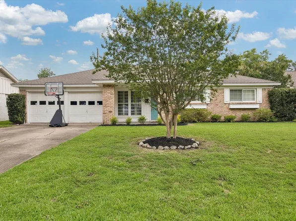 9626 Vogue Ln, Houston, TX 77080