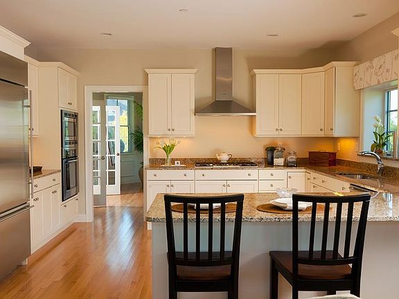 3rd image of 16 Woodmere Dr #8
